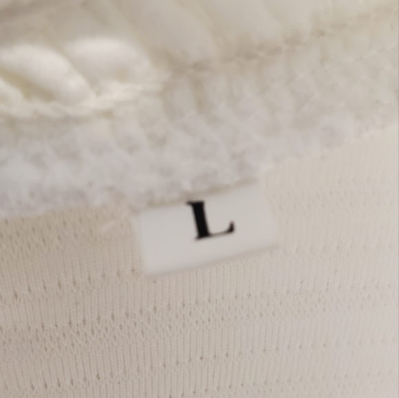 ☆3/35$ | White Textured Ruffle Edge Long Sleeves Mock Neck Loose Top in Size L - Picture 5 of 9